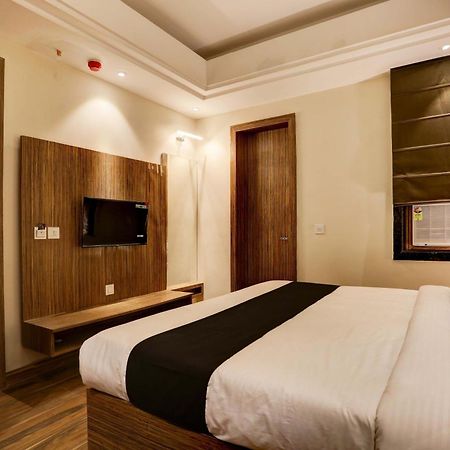 Hotel Collection O Stargaze à Kanpur Extérieur photo