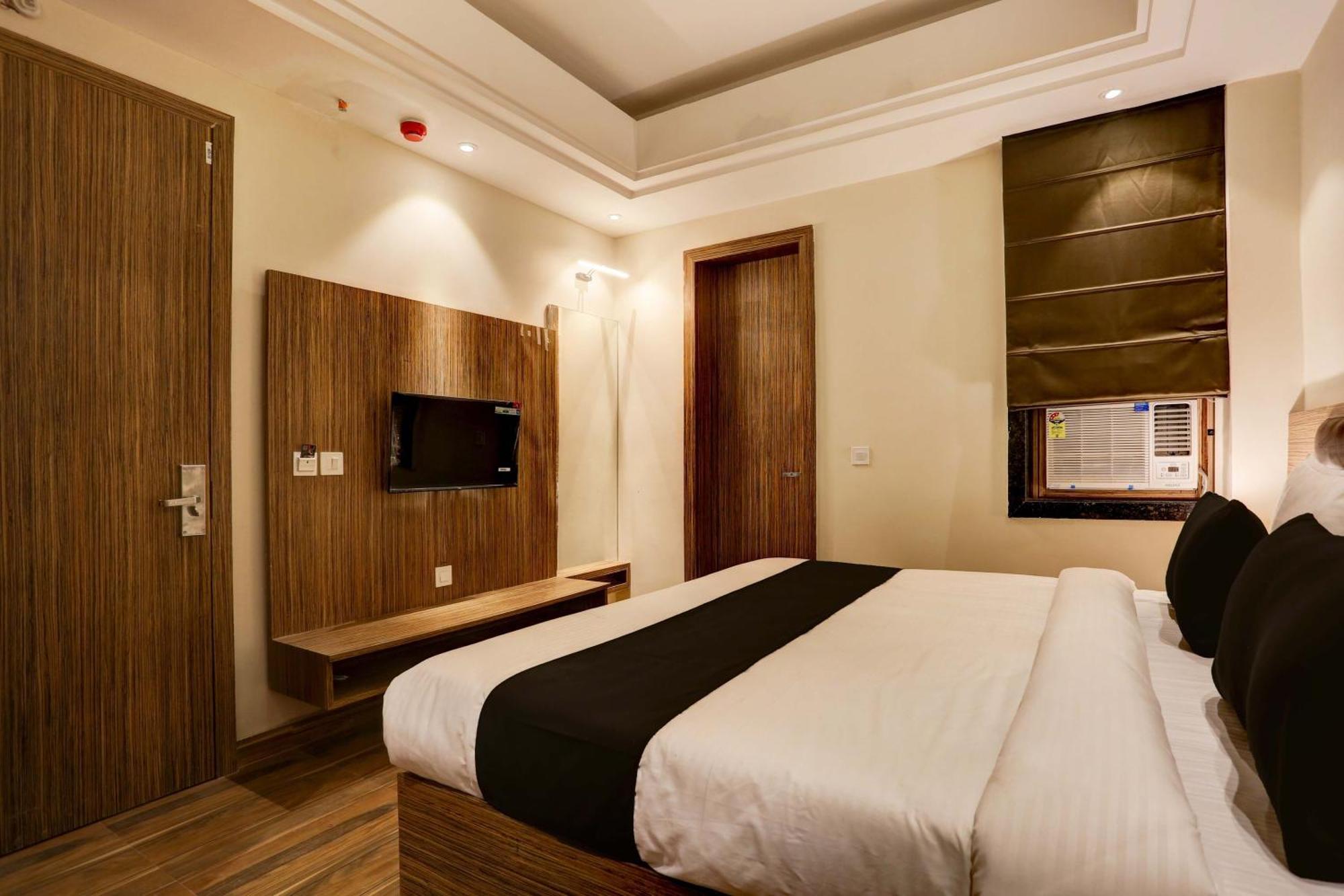 Hotel Collection O Stargaze à Kanpur Extérieur photo